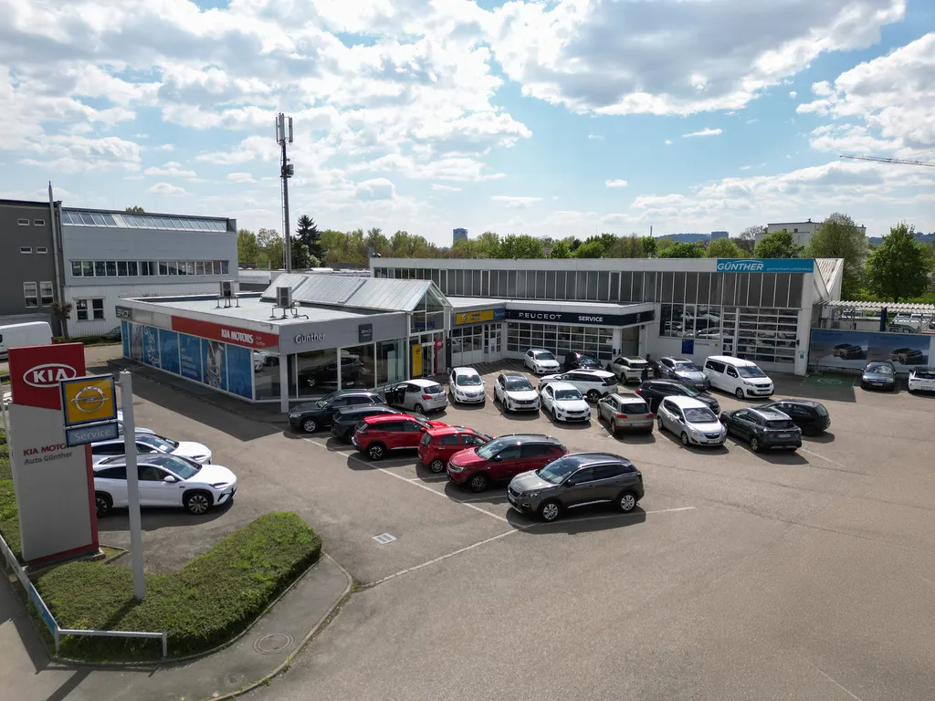 Auto Günther Standort Linz Urfahr — Schauraum-Außenseite