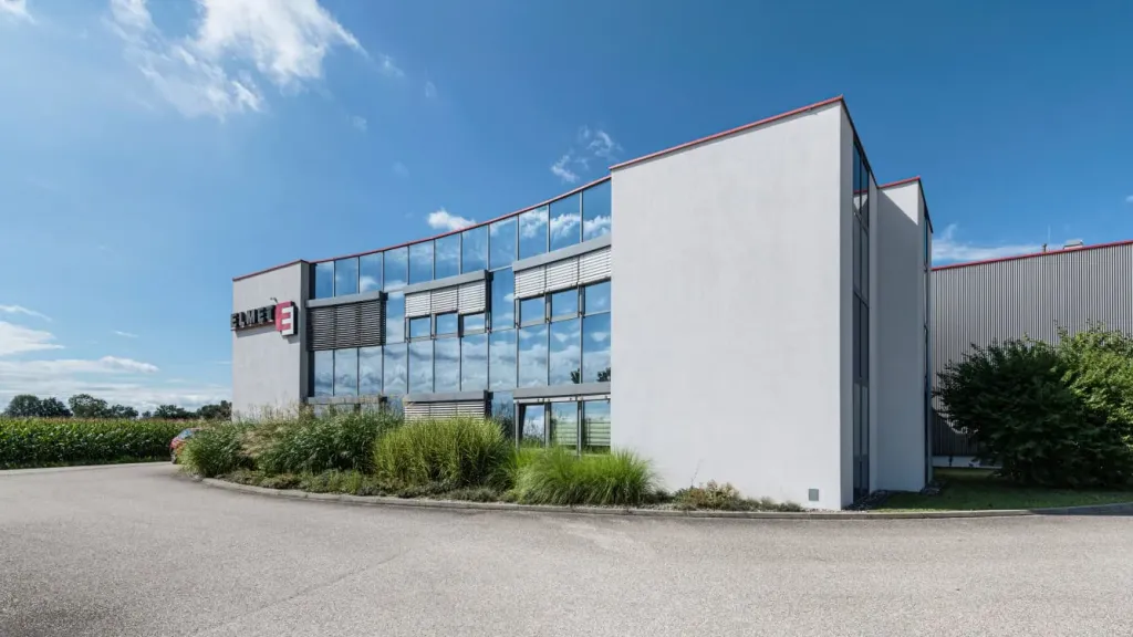ELMET Firmengebäude in Oftering